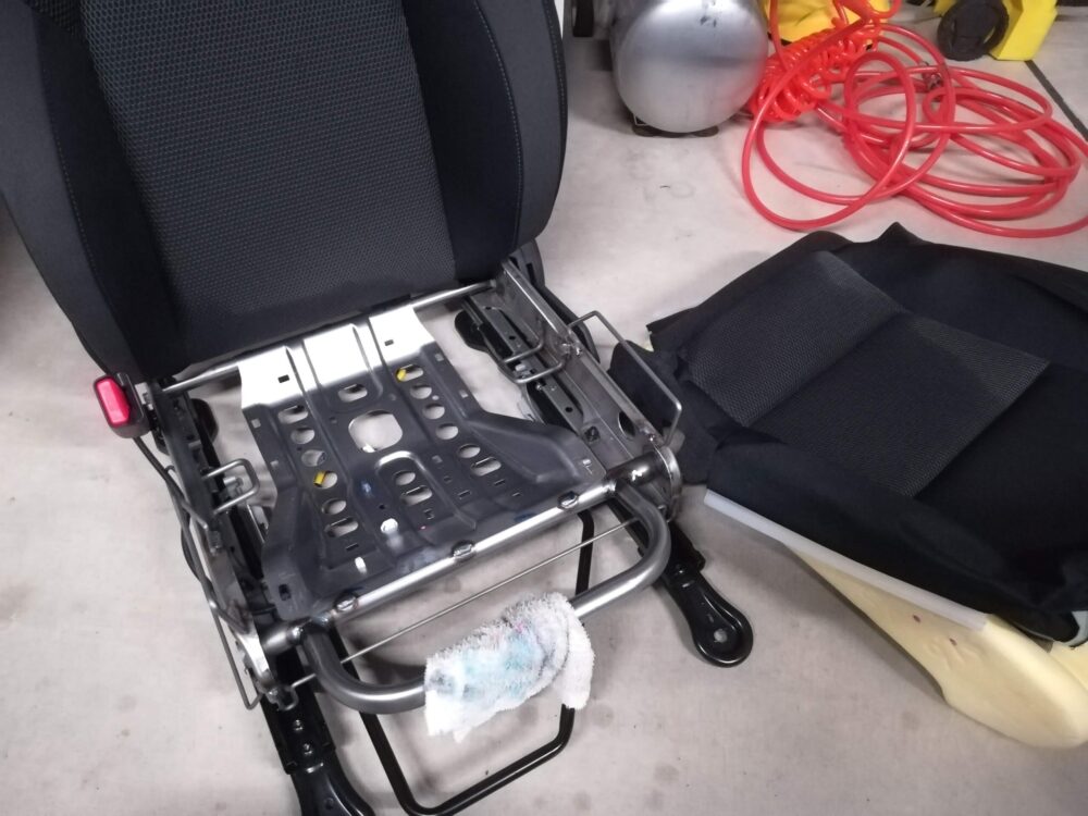 S660シートベルトリマインダースイッチの交換と助手席シートの取り外し バラして洗浄する方法 クルマ志考