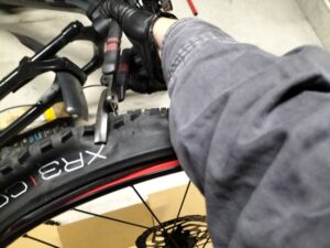 HANDYBIKE 折りたたみ自転車 ブラック　タイヤ故障 またまた悪戯された自転車を修理 – Repair cycle リペアサイクル