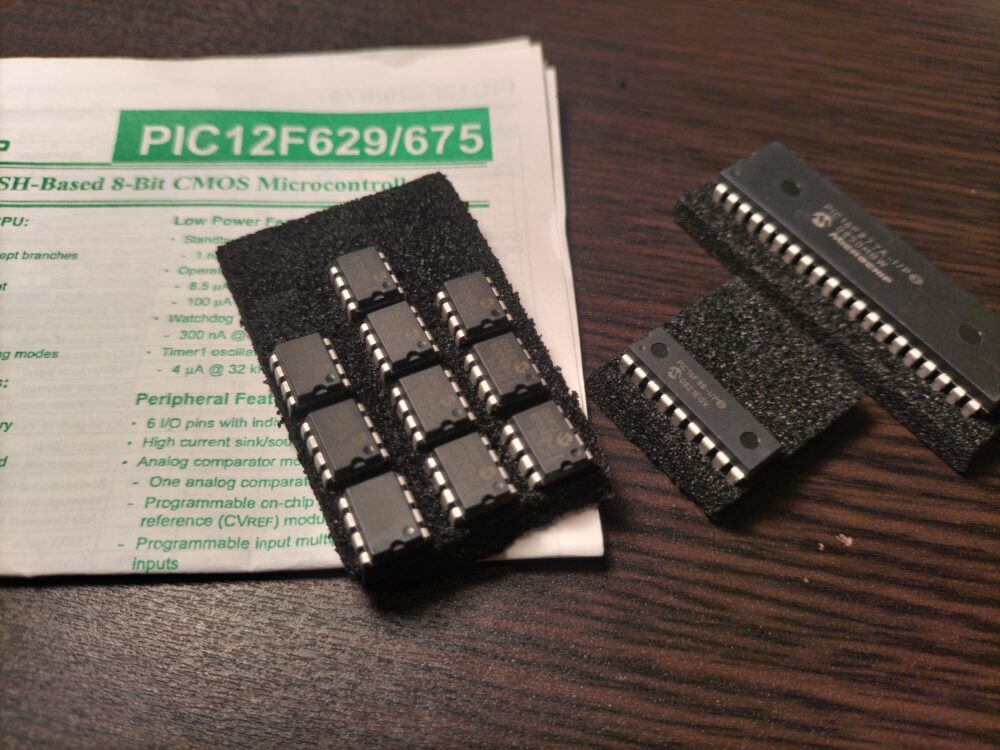 自作ハザードスイッチコントローラー（サンキューハザード機能含む）PIC12F675を使用